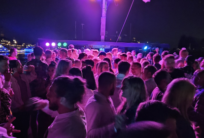 Hamburg Party Boat image 1