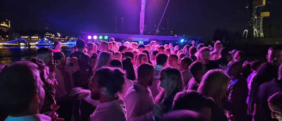 Hamburg Party Boat image 1