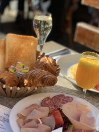 Petit-déjeuner et striptease Vienne