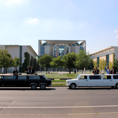 trabi-xxl-beide-trabis-05.jpg image 7