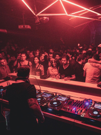 Table en Boite de Nuit Paris