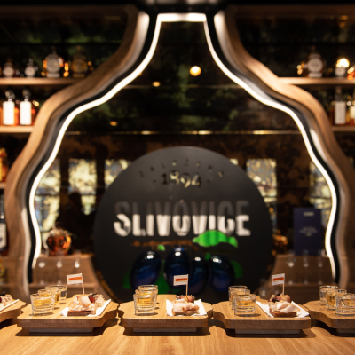 bar-r-jelinek-3.jpg image 1