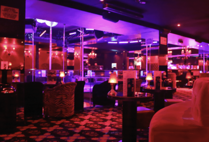 Paris Club de strip-tease VIP image 1
