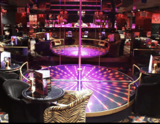 Paris Club de strip-tease VIP image 3