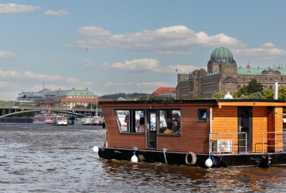 Prague Lutte Sexy sur un Bateau image 5