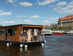 Prague Lutte Sexy sur un Bateau image 4