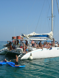 Fête et Barbecue en Catamaran public Barcelone