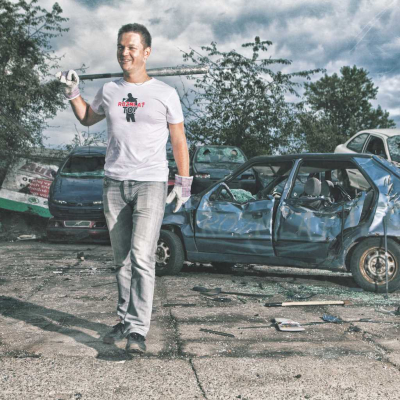 49g0f6tYYECFpNfr38KloF-car-demolition-prague-6.jpg image 6