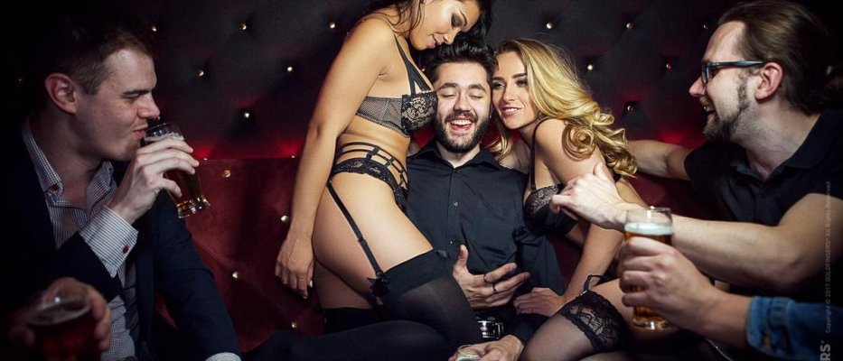 Prague Soirée 2X plus au strip club image 1