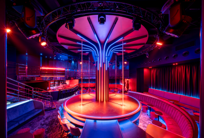 Prague Soirée 2X plus au strip club image 3