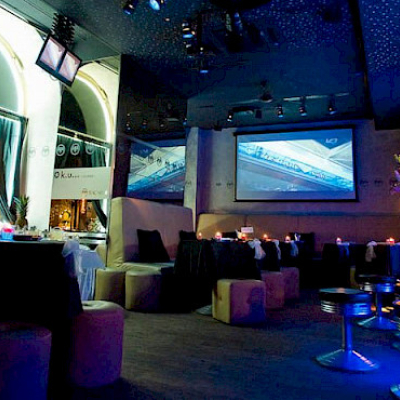 2rzwiB4EXURTfRFfler3Mc-ku-club-bar-meatspace-zw800x0.jpg image 2