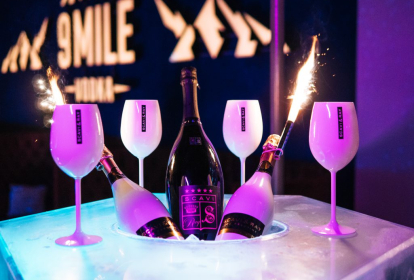 Cologne Boîte de nuit VIP, table et consos max image 5