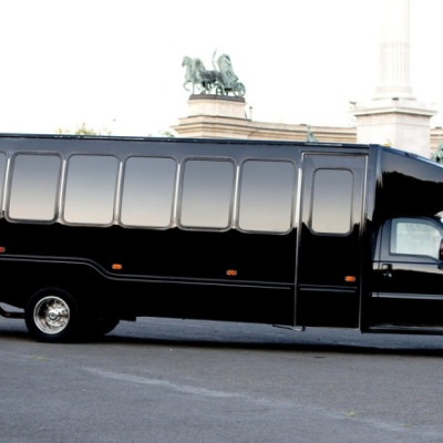 limo1-limuzin-berles-kolcsonzes-partybus-partylimo-legenybucsu-leanybucsu-striplimo-4.jpg image 1