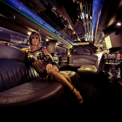 limousine-ford-excursion-stripper-budapest-16.jpeg image 2