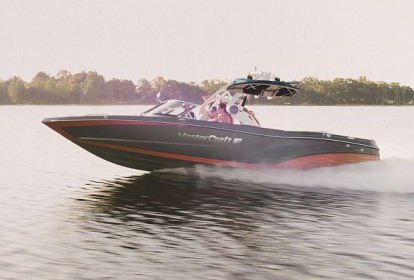 Vienne Pilotage d'un bateau à moteur sur le Danube image 1