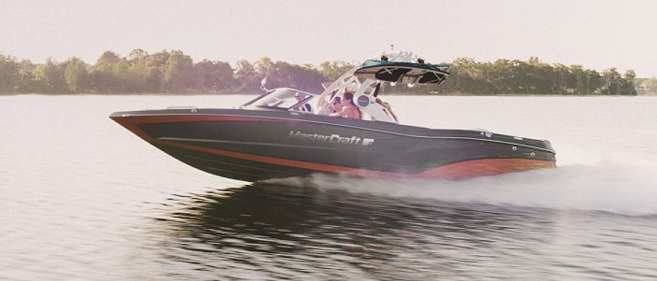 Vienne Pilotage d'un bateau à moteur sur le Danube image 1