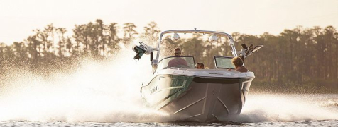 Vienne Pilotage d'un bateau à moteur sur le Danube image 2