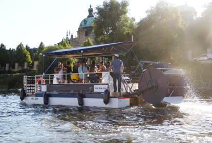 Prague Le Beer Bike sur l'eau image 1