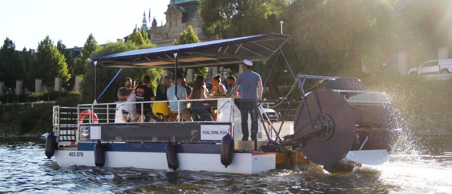 Prague Le Beer Bike sur l'eau image 1