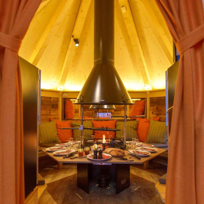 blick-in-hutte-durch-ture.jpg image 8